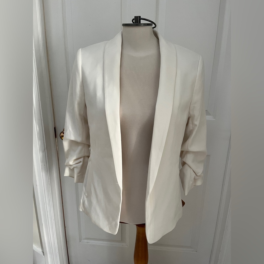 H&M Cream Women's Blazer size 8